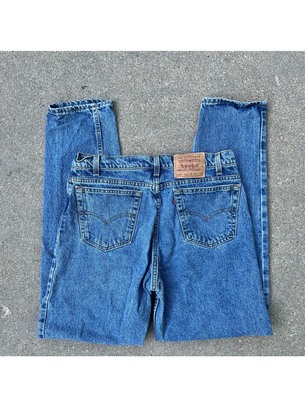 Vintage 90s Levi’s 550 relaxed fit tapered leg jeans 36x34